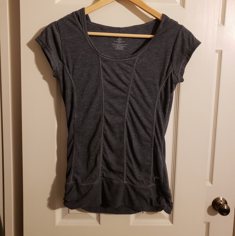 2/$20 Avia Workout Top Hooded with Ruched detail Size Medium